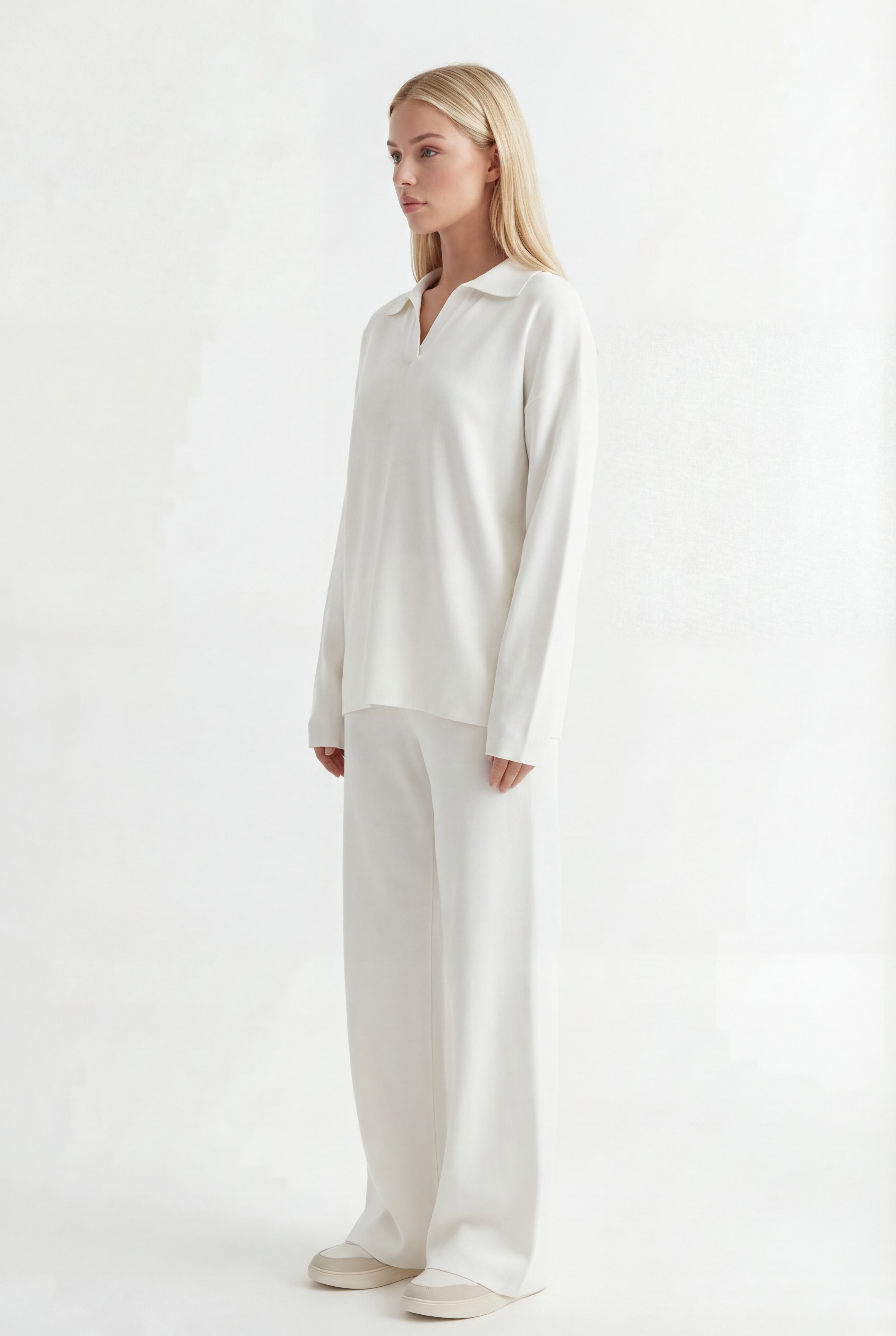 Tiesaus kirpimo megztas kostiumėlis