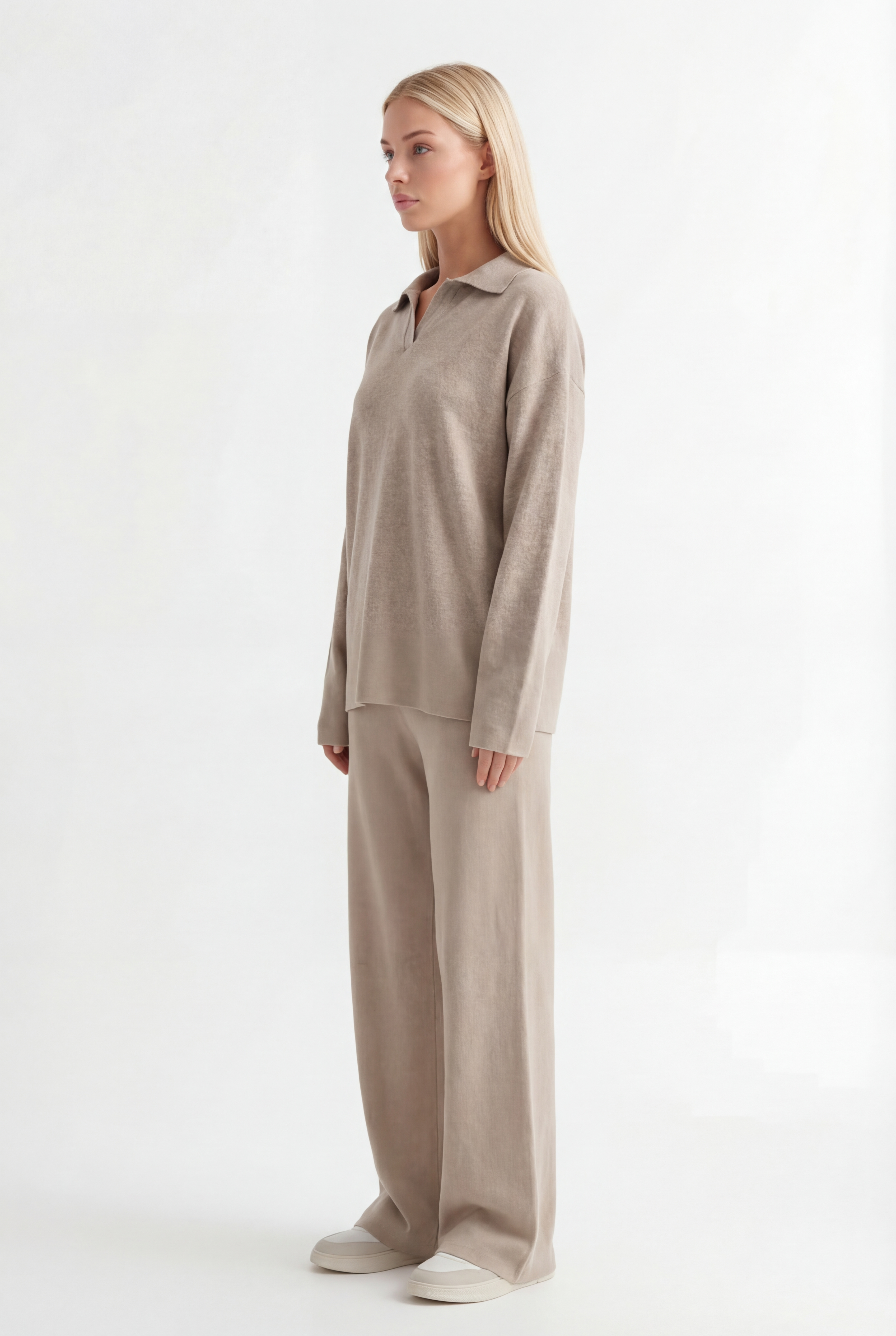 Tiesaus kirpimo megztas kostiumėlis