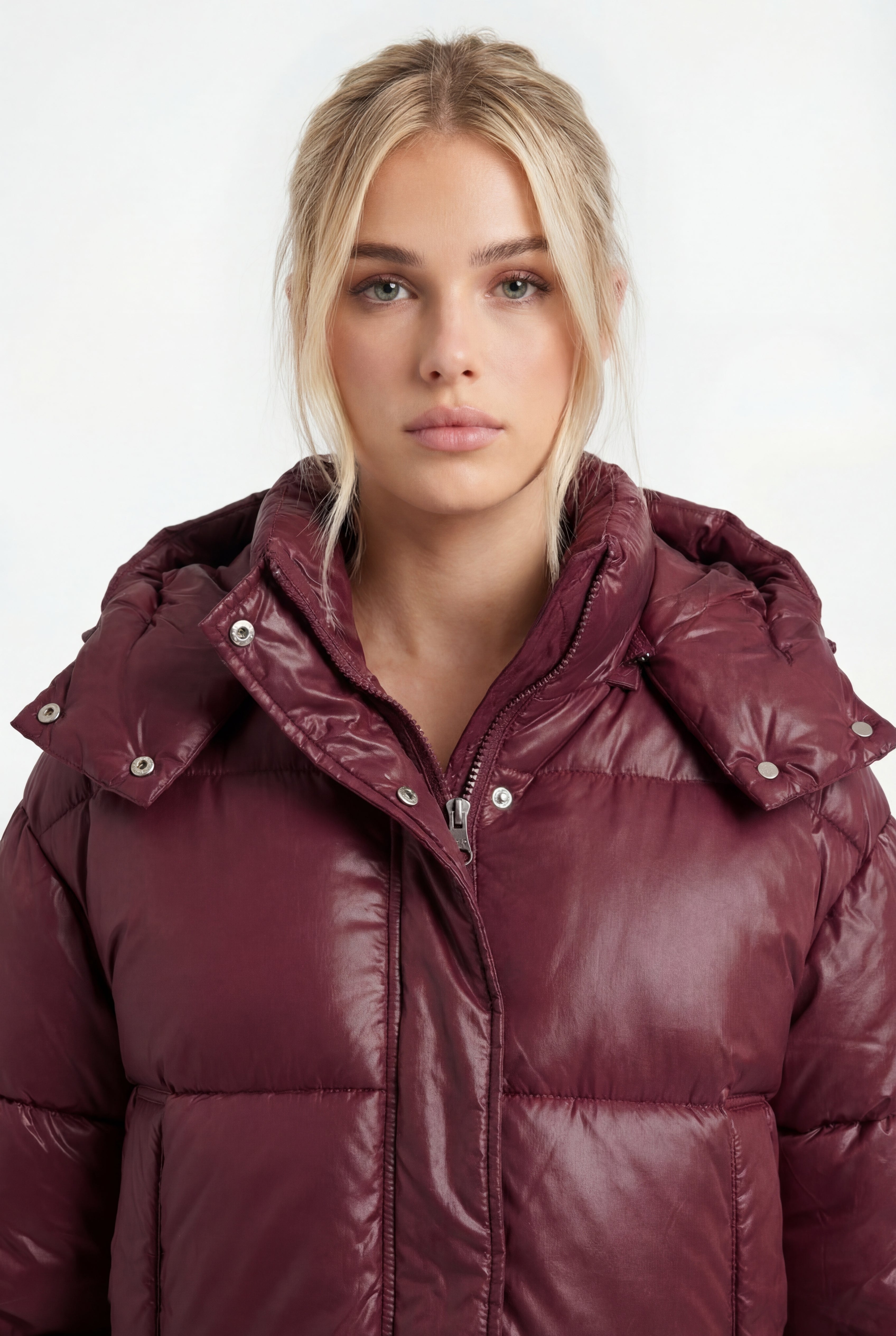 Trumpa burgundiška pūsta striukė