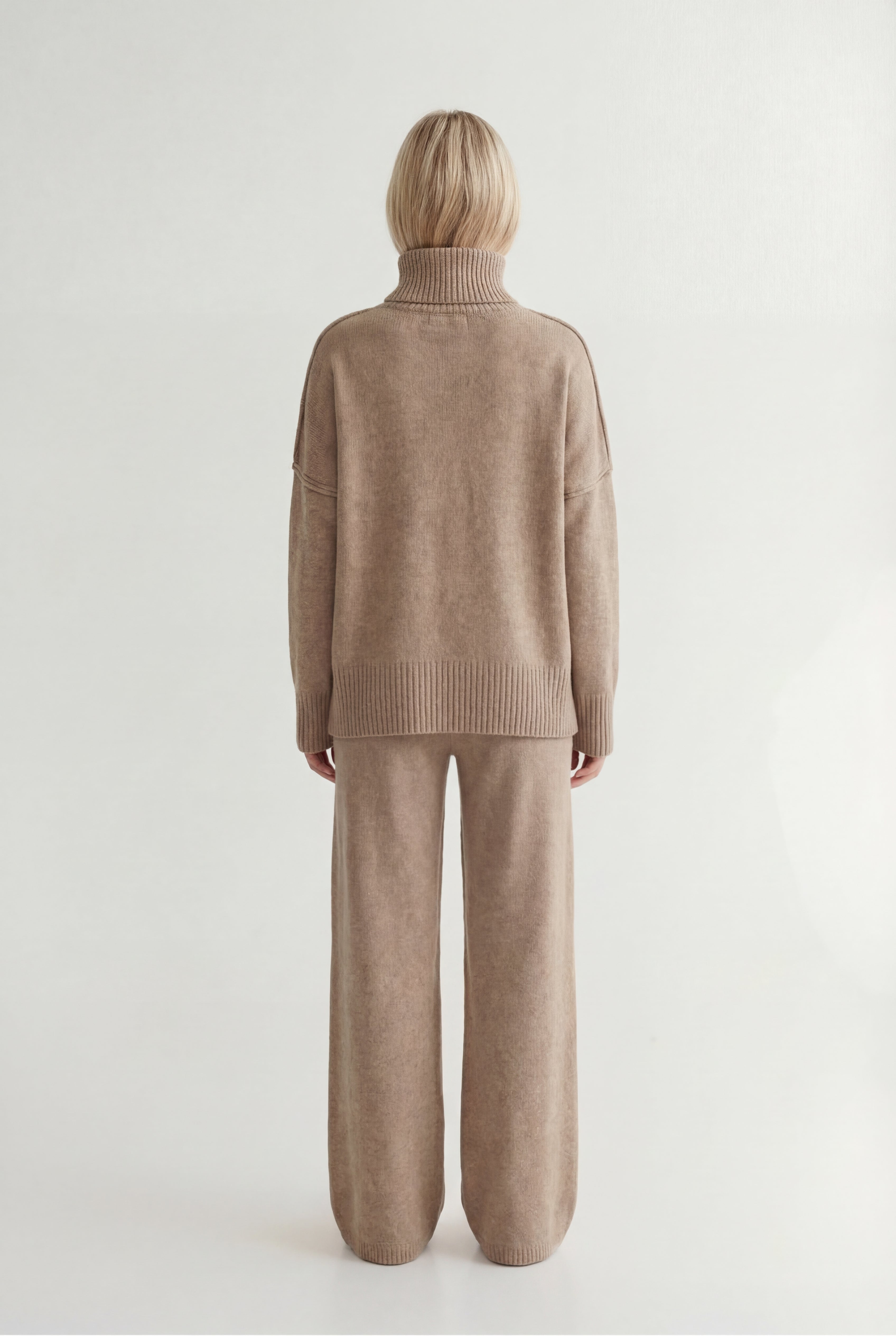 Megztas dviejų dalių komplektas su golfu