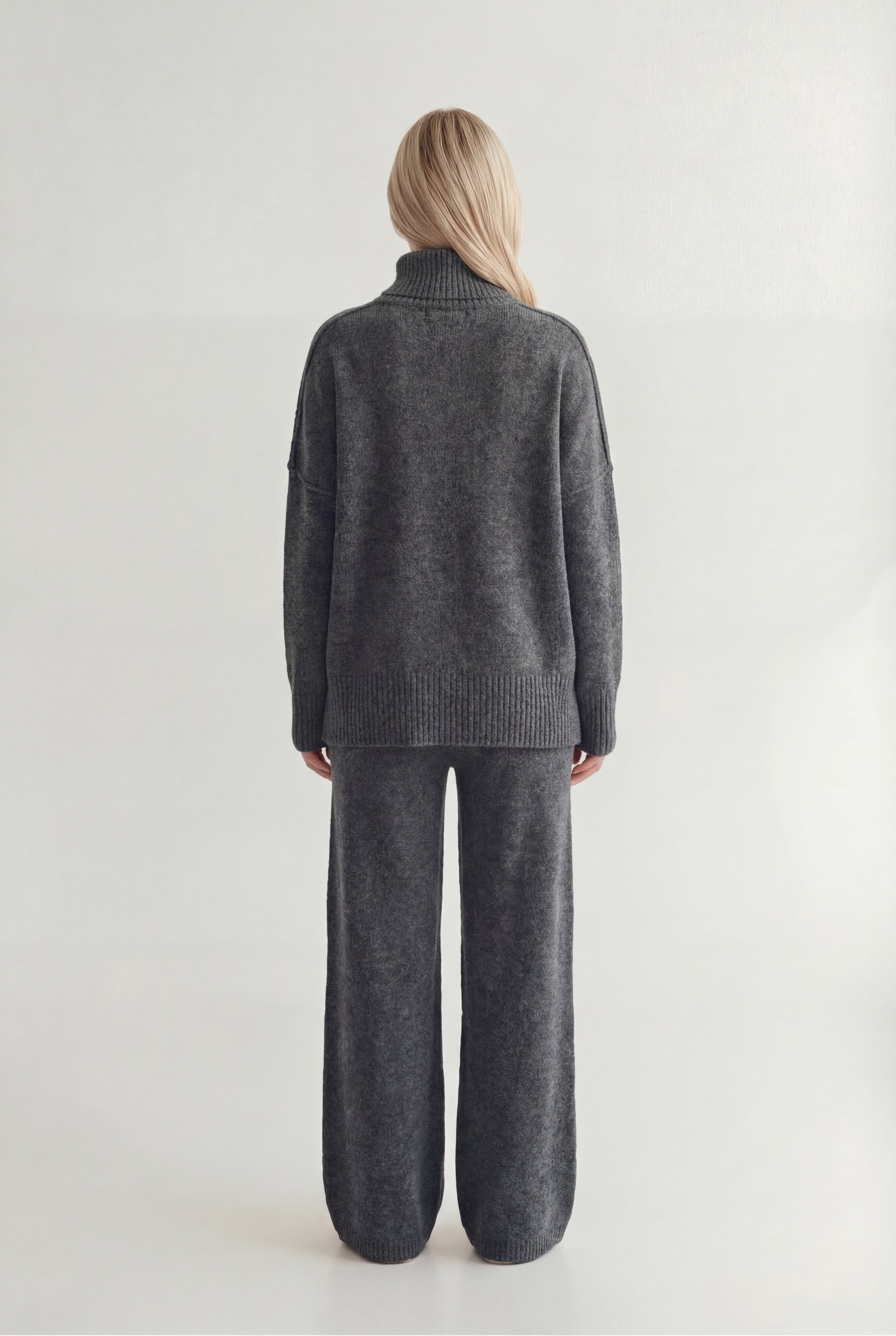 Megztas dviejų dalių komplektas su golfu