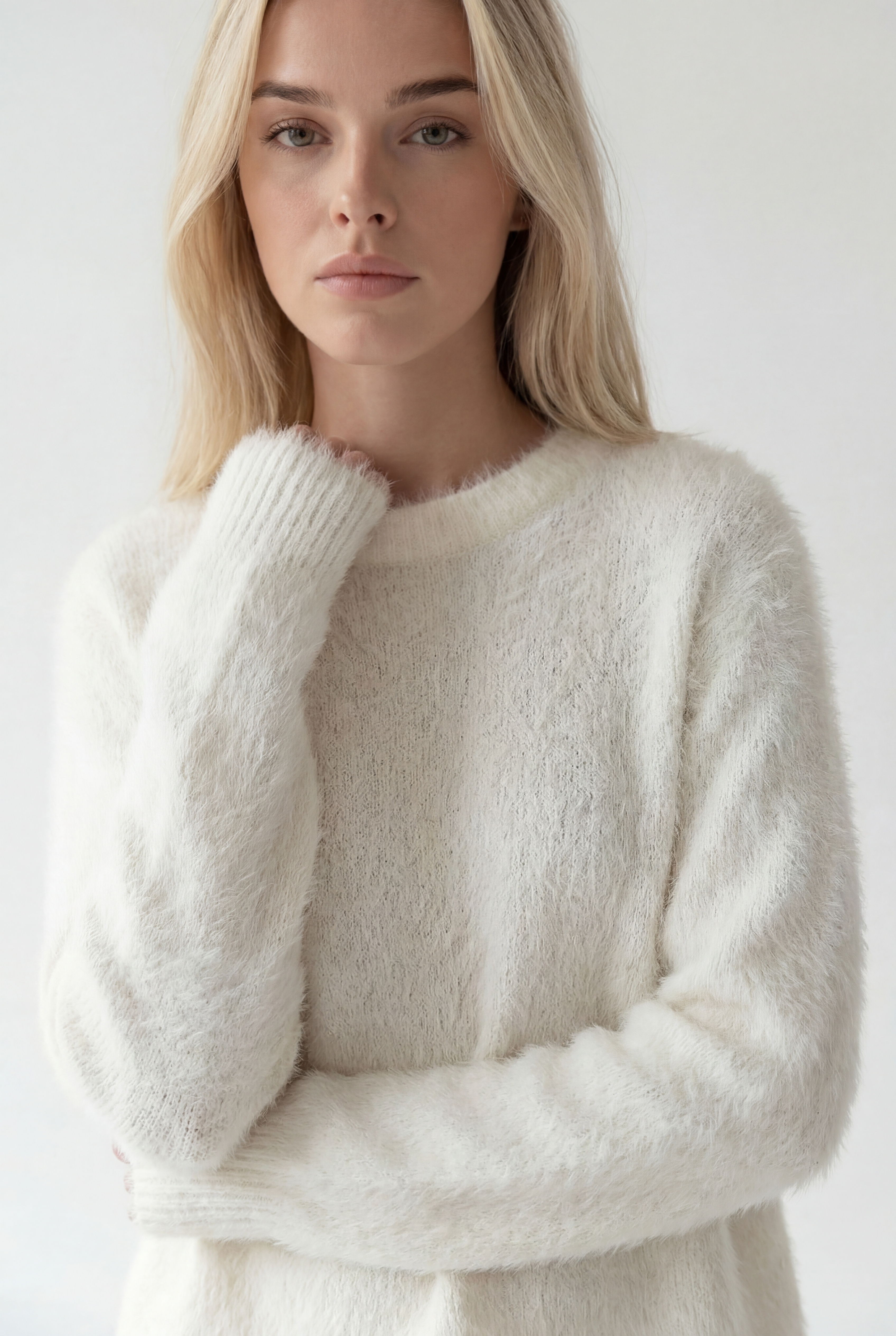 Ilgesnio silueto megztas komplektas