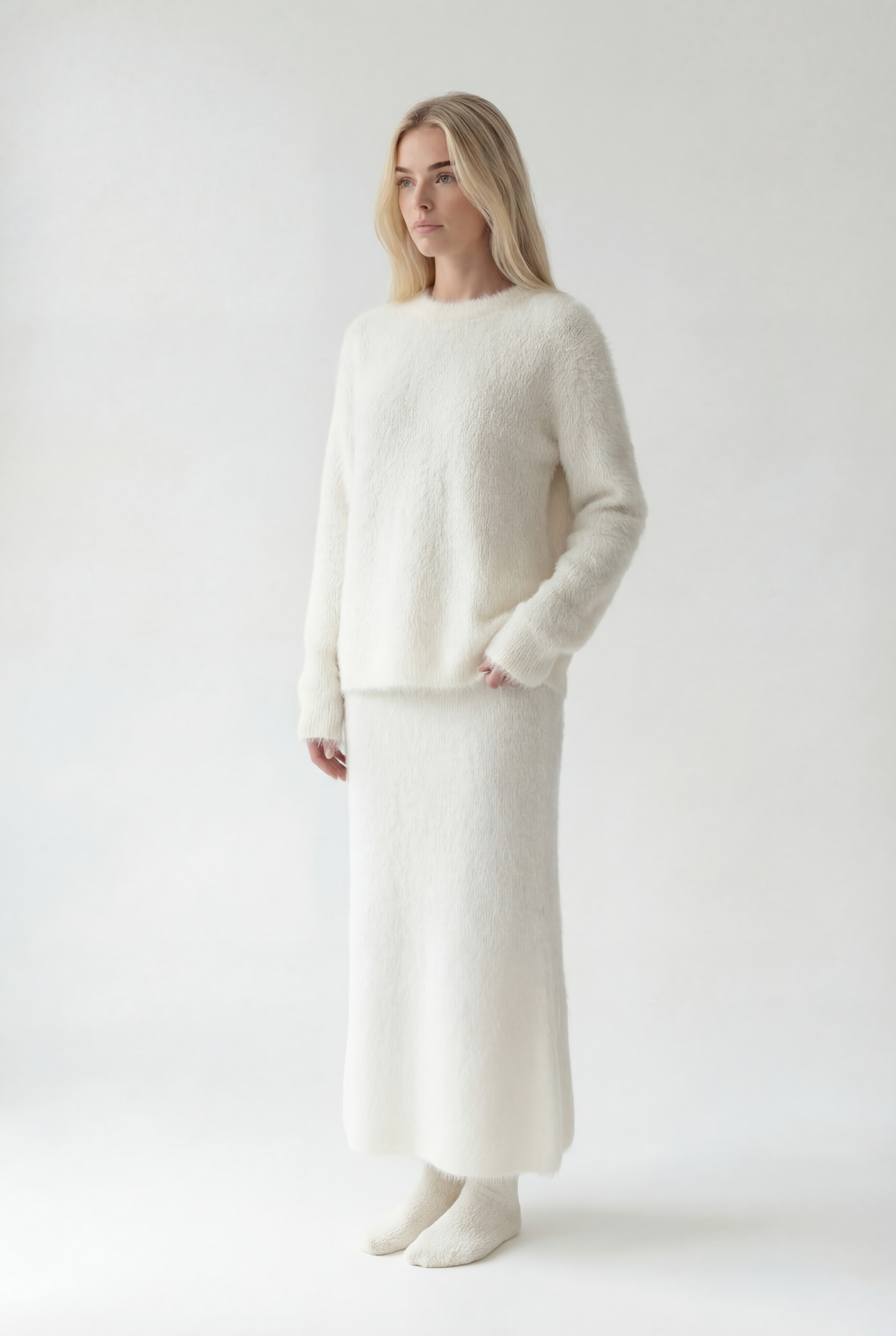 Ilgesnio silueto megztas komplektas