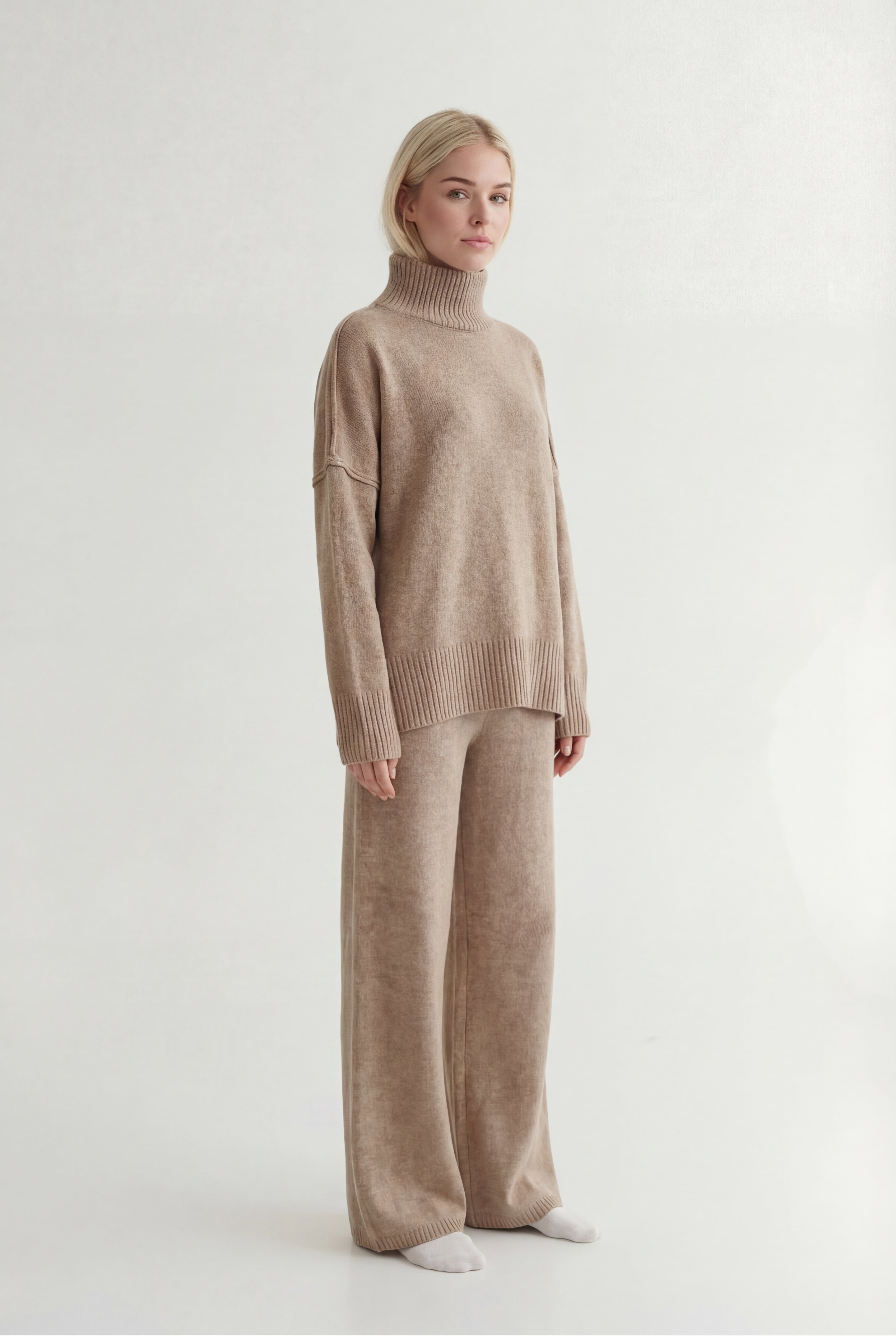 Megztas dviejų dalių komplektas su golfu